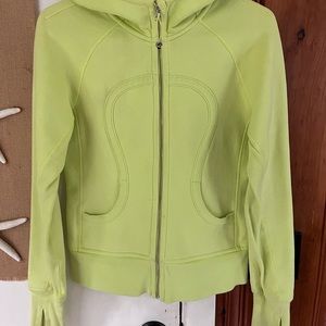 Lulu zip up